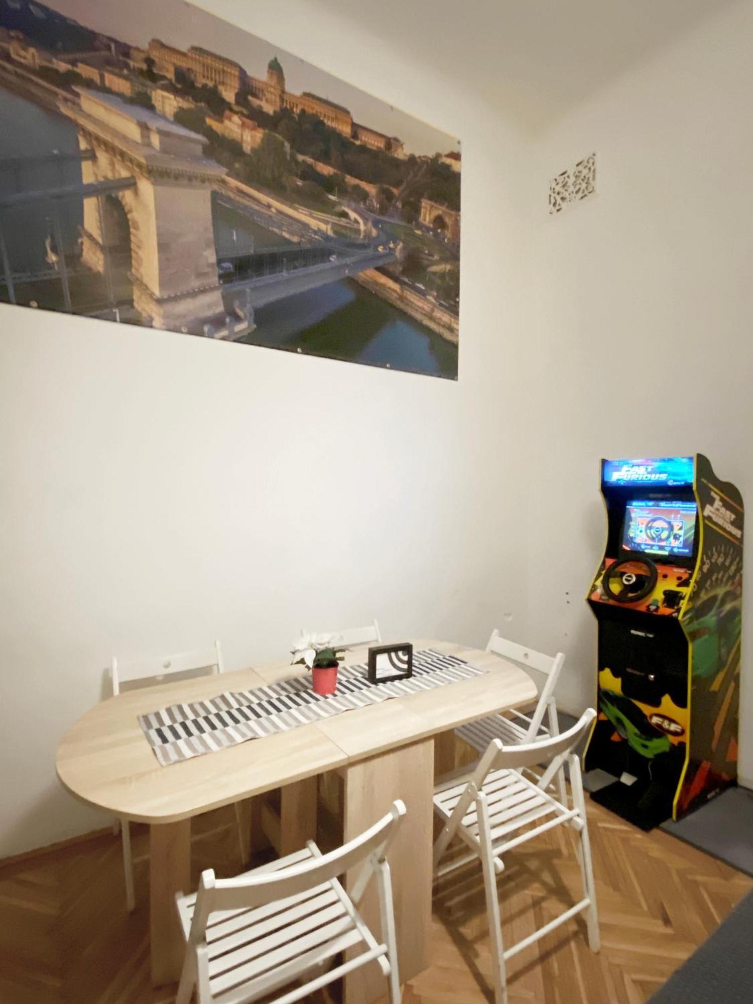 Free Parking Sega Rally Apartment Budapest Luaran gambar